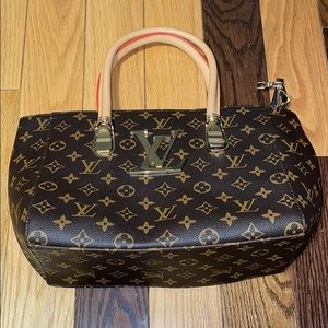 Louis Vuitton purse